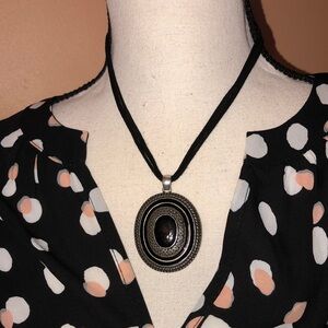 Beautiful black pendant necklace